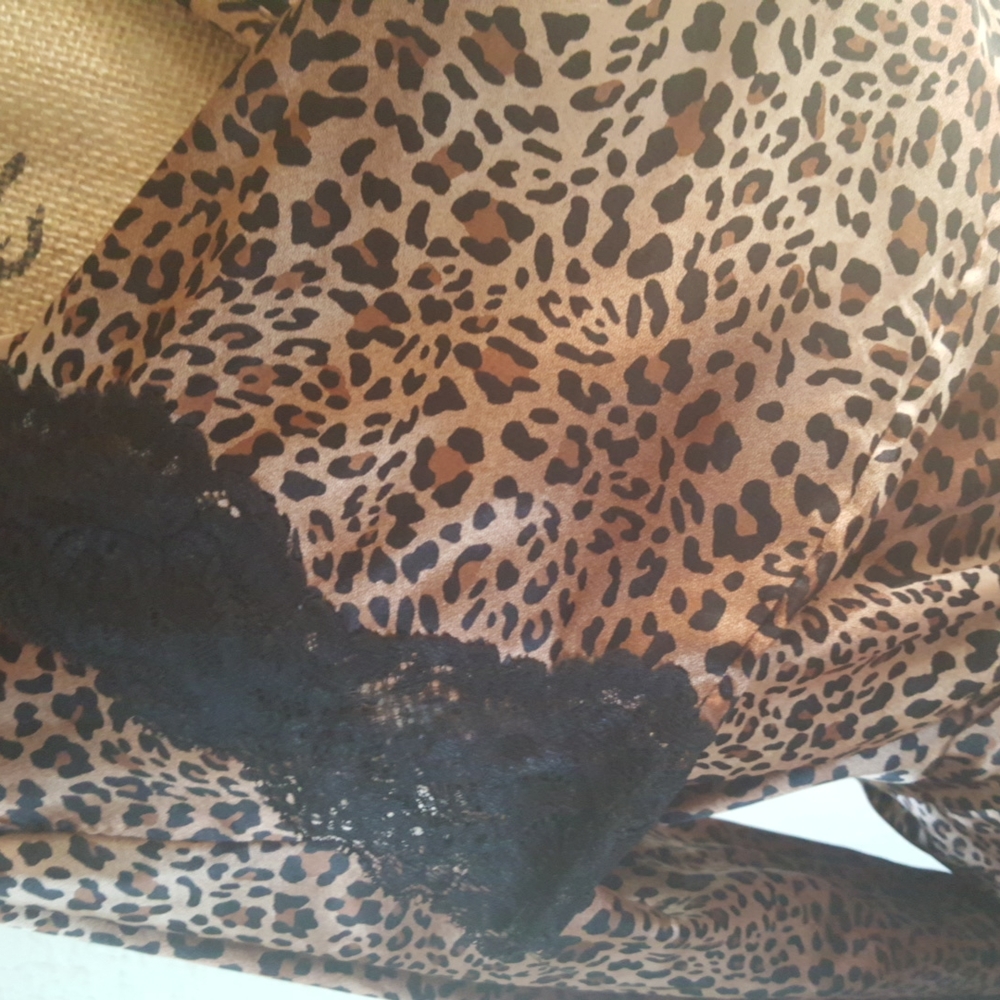 Leopard Print Rode - Picture 2 of 7
